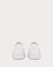 Carica l&#39;immagine nel visualizzatore di Gallery, VALENTINO Sneaker  Low top  in vitello Freedots
