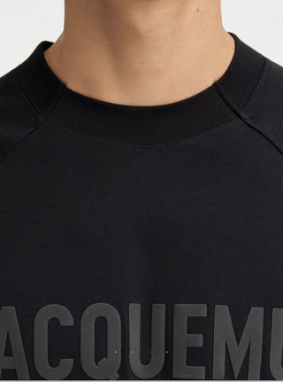 JACQUEMUS T-shirt con logo raglan. - Moda & Modi Luxury