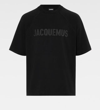 JACQUEMUS T-shirt con logo raglan. - Moda & Modi Luxury